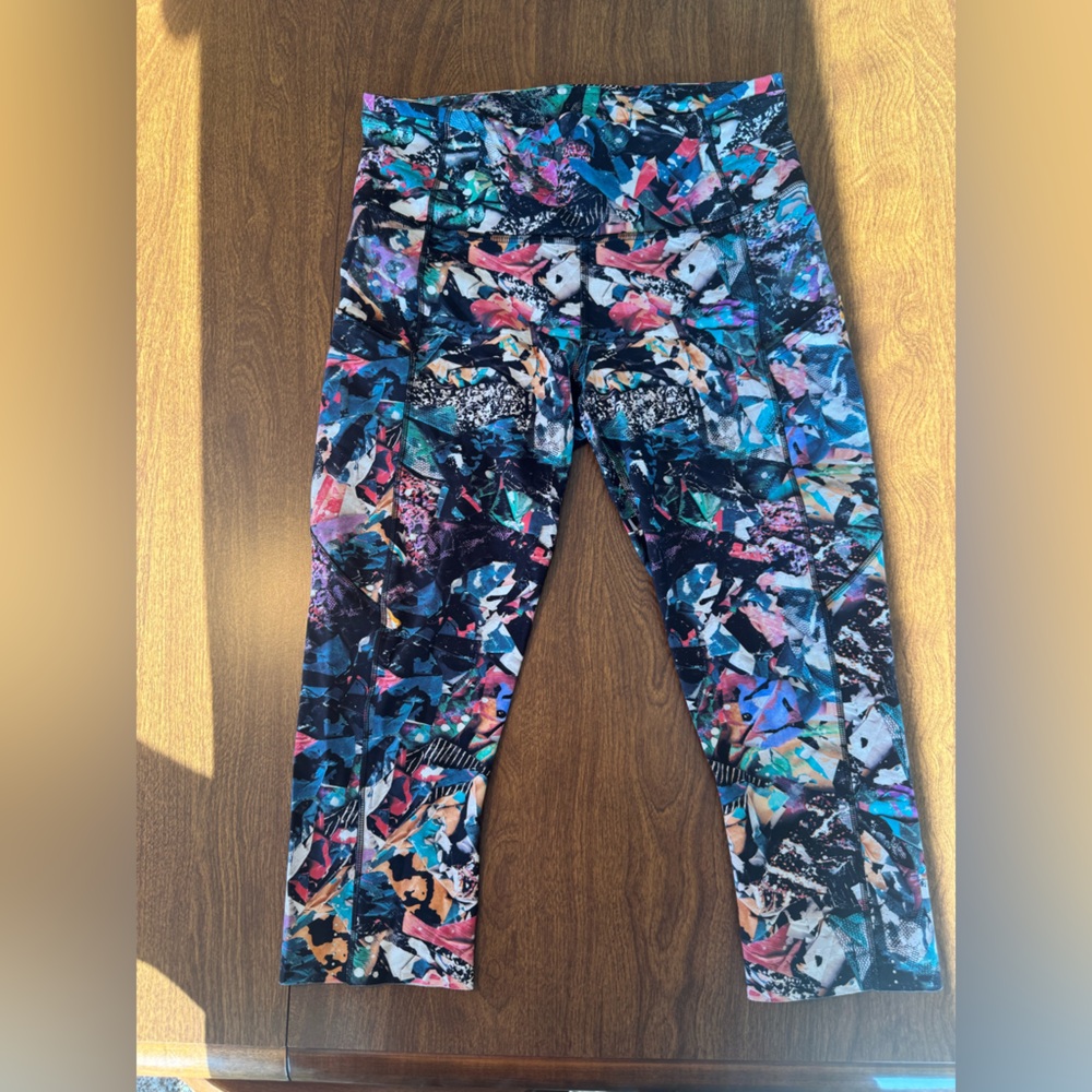lululemon athletica Multicolor Abstract Print Cropped Leggings